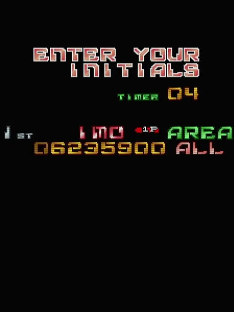 RAY FORCE のネームエントリー画面。黒地に、赤で「ENTER YOUR INITIALS」、緑で「TIMER」と橙で「04」、「1ST」の行に赤で「IMO」、緑で「AREA」、橙で「06235900」、赤で「ALL」と表示されている