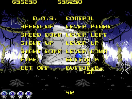 ミュータントナイトの操作の説明の画面。上にスコア、森の背景に黄色の字で「D.O.S. CONTROL」「SPEED UP LEVER RIGHT」「SPEED DOWN LEVER LEFT」「SIGHT UP LEVER UP」「SIGHT DOWN LEVER DOWN」「FIRE BUTTON A」「GET OFF BUTTON B」